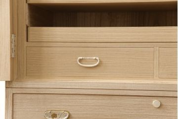 中古　伝統工芸品　頓所芳男作　気品を感じさせる美しい佇まいが魅力的な加茂桐箪笥・上段(胴厚、総桐たんす、総桐箪笥、着物箪笥、衣装箪笥、和タンス、引き出し)(R-081609)