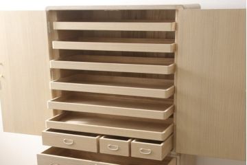 中古　伝統工芸品　頓所芳男作　気品を感じさせる美しい佇まいが魅力的な加茂桐箪笥・上段(胴厚、総桐たんす、総桐箪笥、着物箪笥、衣装箪笥、和タンス、引き出し)(R-081609)