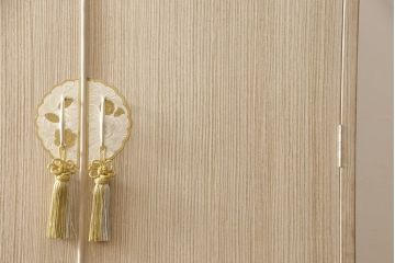 中古　伝統工芸品　頓所芳男作　気品を感じさせる美しい佇まいが魅力的な加茂桐箪笥・上段(胴厚、総桐たんす、総桐箪笥、着物箪笥、衣装箪笥、和タンス、引き出し)(R-081609)