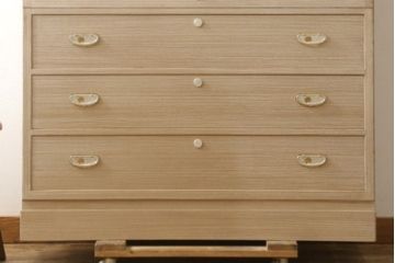 中古　伝統工芸品　頓所芳男作　気品を感じさせる美しい佇まいが魅力的な加茂桐箪笥・下段(胴厚、総桐たんす、総桐箪笥、収納箪笥、衣装箪笥、和タンス、引き出し、チェスト、サイドチェスト)(R-081610)