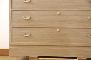 中古　伝統工芸品　頓所芳男作　気品を感じさせる美しい佇まいが魅力的な加茂桐箪笥・下段(胴厚、総桐たんす、総桐箪笥、収納箪笥、衣装箪笥、和タンス、引き出し、チェスト、サイドチェスト)(R-081610)