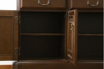中古　美品　カリモク家具(karimoku)　希少な廃番サイズ　domani(ドマーニ)　QUEENS　LIFE(クイーンズライフ)　エレガントなフルサイズのキャビネット(飾り棚、収納棚、戸棚、カップボード、キャビネット、キュリオケース、食器棚)(R-081614)