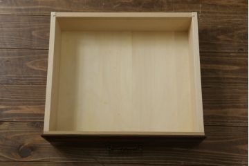 中古　美品　カリモク家具(karimoku)　希少な廃番サイズ　domani(ドマーニ)　QUEENS　LIFE(クイーンズライフ)　エレガントなフルサイズのキャビネット(飾り棚、収納棚、戸棚、カップボード、キャビネット、キュリオケース、食器棚)(R-081614)