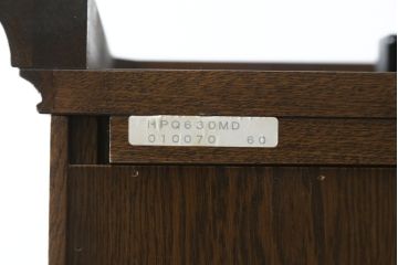 中古　美品　カリモク家具(karimoku)　希少な廃番サイズ　domani(ドマーニ)　QUEENS　LIFE(クイーンズライフ)　エレガントなフルサイズのキャビネット(飾り棚、収納棚、戸棚、カップボード、キャビネット、キュリオケース、食器棚)(R-081614)