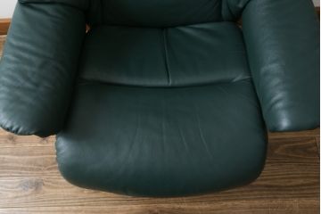 中古　EKORNES(エコーネス)　本革(レザー)　オットマン付き　ロングセラー!!一番人気のストレスレス レノ クラシック(S)(アームチェア、リクライニングチェア、椅子、一人掛けソファ、1Pソファ)(定価約45万円)(R-081615)