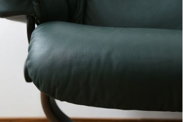 中古　EKORNES(エコーネス)　本革(レザー)　オットマン付き　ロングセラー!!一番人気のストレスレス レノ クラシック(S)(アームチェア、リクライニングチェア、椅子、一人掛けソファ、1Pソファ)(定価約45万円)(R-081615)