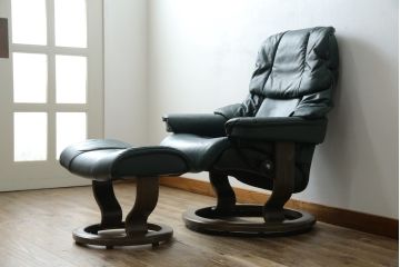 中古　EKORNES(エコーネス)　本革(レザー)　オットマン付き　ロングセラー!!一番人気のストレスレス レノ クラシック(S)(アームチェア、リクライニングチェア、椅子、一人掛けソファ、1Pソファ)(定価約45万円)(R-081615)
