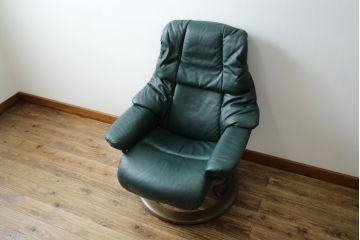 中古　EKORNES(エコーネス)　本革(レザー)　オットマン付き　ロングセラー!!一番人気のストレスレス レノ クラシック(S)(アームチェア、リクライニングチェア、椅子、一人掛けソファ、1Pソファ)(定価約45万円)(R-081615)