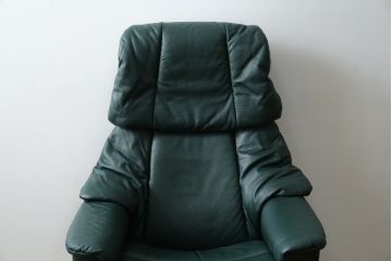 中古　EKORNES(エコーネス)　本革(レザー)　オットマン付き　ロングセラー!!一番人気のストレスレス レノ クラシック(S)(アームチェア、リクライニングチェア、椅子、一人掛けソファ、1Pソファ)(定価約45万円)(R-081615)