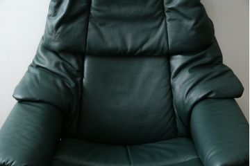 中古　EKORNES(エコーネス)　本革(レザー)　オットマン付き　ロングセラー!!一番人気のストレスレス レノ クラシック(S)(アームチェア、リクライニングチェア、椅子、一人掛けソファ、1Pソファ)(定価約45万円)(R-081615)