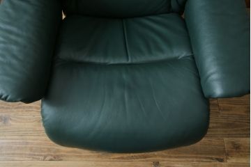 中古　EKORNES(エコーネス)　本革(レザー)　オットマン付き　ロングセラー!!一番人気のストレスレス レノ クラシック(S)(アームチェア、リクライニングチェア、椅子、一人掛けソファ、1Pソファ)(定価約45万円)(R-081615)