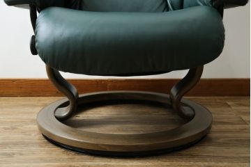 中古　EKORNES(エコーネス)　本革(レザー)　オットマン付き　ロングセラー!!一番人気のストレスレス レノ クラシック(S)(アームチェア、リクライニングチェア、椅子、一人掛けソファ、1Pソファ)(定価約45万円)(R-081615)