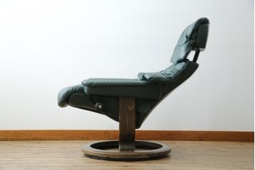 中古　EKORNES(エコーネス)　本革(レザー)　オットマン付き　ロングセラー!!一番人気のストレスレス レノ クラシック(S)(アームチェア、リクライニングチェア、椅子、一人掛けソファ、1Pソファ)(定価約45万円)(R-081615)