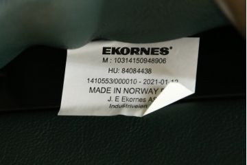 中古　EKORNES(エコーネス)　本革(レザー)　オットマン付き　ロングセラー!!一番人気のストレスレス レノ クラシック(S)(アームチェア、リクライニングチェア、椅子、一人掛けソファ、1Pソファ)(定価約45万円)(R-081615)