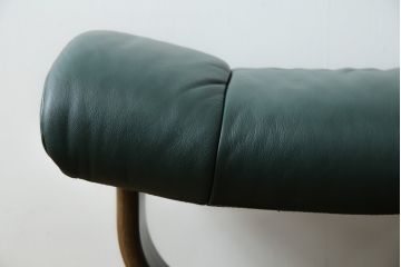 中古　EKORNES(エコーネス)　本革(レザー)　オットマン付き　ロングセラー!!一番人気のストレスレス レノ クラシック(S)(アームチェア、リクライニングチェア、椅子、一人掛けソファ、1Pソファ)(定価約45万円)(R-081615)
