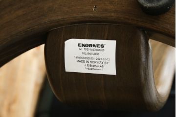 中古　EKORNES(エコーネス)　本革(レザー)　オットマン付き　ロングセラー!!一番人気のストレスレス レノ クラシック(S)(アームチェア、リクライニングチェア、椅子、一人掛けソファ、1Pソファ)(定価約45万円)(R-081615)