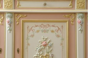 中古　美品　イタリア高級家具　ロココ調　Fratelli Origgi(フラテッリ・オリッジ)　圧迫感を抑えたRガラスの優しいデザインが魅力的なキャビネット(旧Mario Colciago&Figli(マリオ・コルチャゴ)、キュリオケース、ガラスケース、ショーケース、飾り棚、Rガラス、曲げガラス)(定価約200万円)(R-081616)