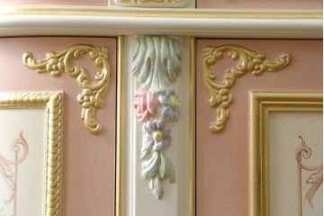 中古　美品　イタリア高級家具　ロココ調　Fratelli Origgi(フラテッリ・オリッジ)　圧迫感を抑えたRガラスの優しいデザインが魅力的なキャビネット(旧Mario Colciago&Figli(マリオ・コルチャゴ)、キュリオケース、ガラスケース、ショーケース、飾り棚、Rガラス、曲げガラス)(定価約200万円)(R-081616)