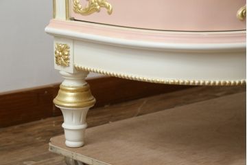 中古　美品　イタリア高級家具　ロココ調　Fratelli Origgi(フラテッリ・オリッジ)　圧迫感を抑えたRガラスの優しいデザインが魅力的なキャビネット(旧Mario Colciago&Figli(マリオ・コルチャゴ)、キュリオケース、ガラスケース、ショーケース、飾り棚、Rガラス、曲げガラス)(定価約200万円)(R-081616)