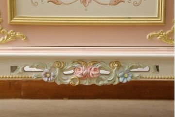 中古　美品　イタリア高級家具　ロココ調　Fratelli Origgi(フラテッリ・オリッジ)　圧迫感を抑えたRガラスの優しいデザインが魅力的なキャビネット(旧Mario Colciago&Figli(マリオ・コルチャゴ)、キュリオケース、ガラスケース、ショーケース、飾り棚、Rガラス、曲げガラス)(定価約200万円)(R-081616)