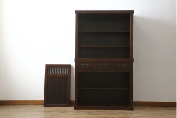 中古　高級品!!　三越百貨店　三方栗材　上質な和の空間を演出する格子引き戸の二段重ね水屋箪笥(食器棚、茶箪笥、キャビネット、収納棚、戸棚、重ねタンス、店舗什器)(R-081617)