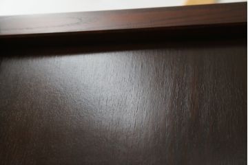 中古　高級品!!　三越百貨店　三方栗材　上質な和の空間を演出する格子引き戸の二段重ね水屋箪笥(食器棚、茶箪笥、キャビネット、収納棚、戸棚、重ねタンス、店舗什器)(R-081617)
