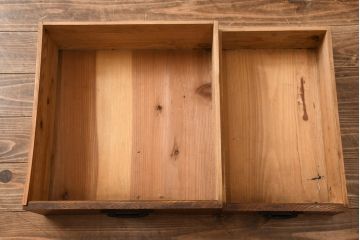 和製アンティーク　前面欅(ケヤキ)材　どこか懐かしさを感じる味の良い関東水屋箪笥(サイドキャビネット、茶箪笥、食器棚、収納棚、戸棚)(R-081618)