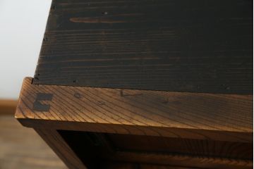 和製アンティーク　前面欅(ケヤキ)材　どこか懐かしさを感じる味の良い関東水屋箪笥(サイドキャビネット、茶箪笥、食器棚、収納棚、戸棚)(R-081618)