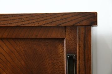 和製アンティーク　前面欅(ケヤキ)材　どこか懐かしさを感じる味の良い関東水屋箪笥(サイドキャビネット、茶箪笥、食器棚、収納棚、戸棚)(R-081618)