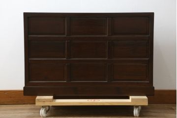 中古　美品　広島県　博永家具　楡(ニレ)材　漆塗り　引き出し9杯　特徴的な引手が魅力的なローチェスト(小引き出し、小物収納、収納箪笥、薬箪笥、整理タンス、ドロワー)(R-081619)