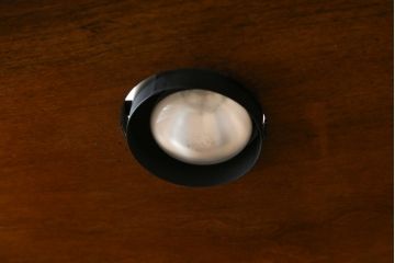 中古　美品　DREXEL HERITAGE(ドレクセルヘリテイジ)　Cameo Classics(キャメオクラシックス)　マホガニー材　高級感溢れる佇まいが魅力的な照明付きキャビネット(収納棚、戸棚、食器棚、カップボード、飾り棚、コレクションケース、ディスプレイケース)(定価約228万円)(R-081620)