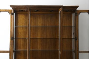 中古　美品　DREXEL HERITAGE(ドレクセルヘリテイジ)　Cameo Classics(キャメオクラシックス)　マホガニー材　高級感溢れる佇まいが魅力的な照明付きキャビネット(収納棚、戸棚、食器棚、カップボード、飾り棚、コレクションケース、ディスプレイケース)(定価約228万円)(R-081620)