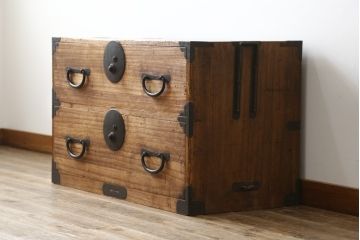 和製アンティーク　総桐(キリ)材　品のある丸金具が和モダンな雰囲気を醸し出す時代箪笥ローボード(和タンス、衣装箪笥、収納たんす、桐箪笥、桐たんす、引き出し、ローチェスト、テレビ台、テレビボード)(R-081623)