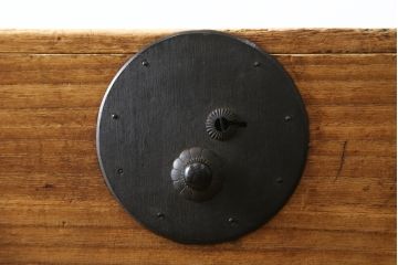 和製アンティーク　総桐(キリ)材　品のある丸金具が和モダンな雰囲気を醸し出す時代箪笥ローボード(和タンス、衣装箪笥、収納たんす、桐箪笥、桐たんす、引き出し、ローチェスト、テレビ台、テレビボード)(R-081623)