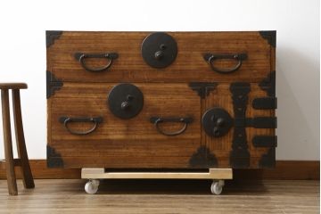 和製アンティーク　総桐(キリ)材　品のある丸金具が和モダンな雰囲気を醸し出す時代箪笥ローボード(和タンス、衣装箪笥、収納たんす、桐箪笥、桐たんす、引き出し、ローチェスト、テレビ台、テレビボード)(R-081624)