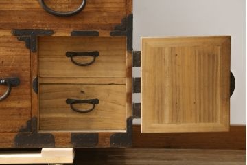 和製アンティーク　総桐(キリ)材　品のある丸金具が和モダンな雰囲気を醸し出す時代箪笥ローボード(和タンス、衣装箪笥、収納たんす、桐箪笥、桐たんす、引き出し、ローチェスト、テレビ台、テレビボード)(R-081624)