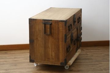 和製アンティーク　総桐(キリ)材　品のある丸金具が和モダンな雰囲気を醸し出す時代箪笥ローボード(和タンス、衣装箪笥、収納たんす、桐箪笥、桐たんす、引き出し、ローチェスト、テレビ台、テレビボード)(R-081624)