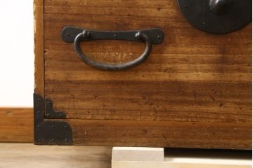 和製アンティーク　総桐(キリ)材　品のある丸金具が和モダンな雰囲気を醸し出す時代箪笥ローボード(和タンス、衣装箪笥、収納たんす、桐箪笥、桐たんす、引き出し、ローチェスト、テレビ台、テレビボード)(R-081624)