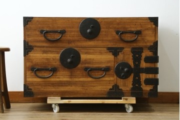 和製アンティーク　時代箪笥　総桐(キリ)材　丸金具の和箪笥ローチェスト　(R-081624)