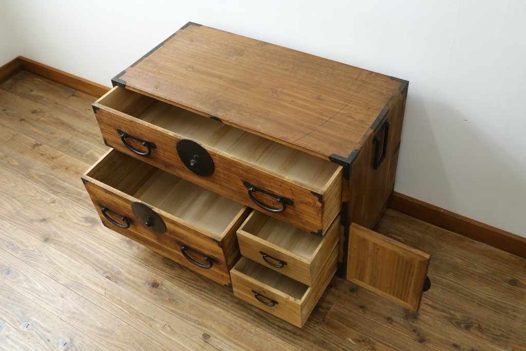 和製アンティーク　時代箪笥　総桐(キリ)材　丸金具の和箪笥ローチェスト　(R-081624)