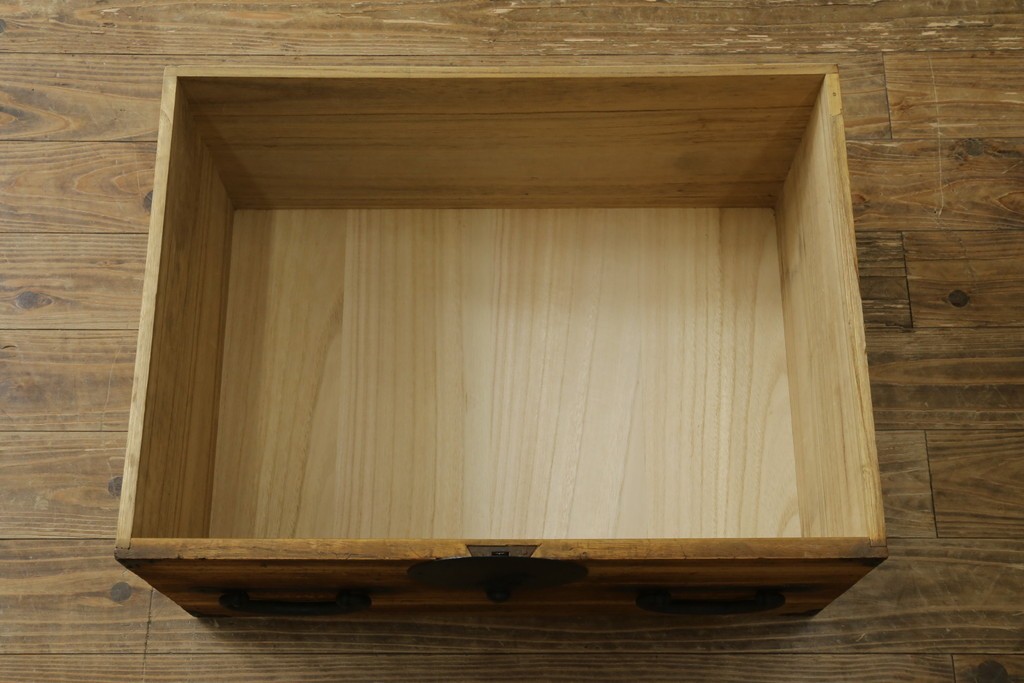 和製アンティーク　時代箪笥　総桐(キリ)材　丸金具の和箪笥ローチェスト　(R-081624)