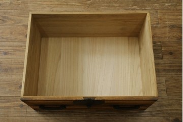 和製アンティーク　時代箪笥　総桐(キリ)材　丸金具の和箪笥ローチェスト　(R-081624)