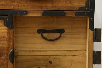 和製アンティーク　時代箪笥　総桐(キリ)材　丸金具の和箪笥ローチェスト　(R-081624)
