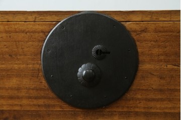 和製アンティーク　時代箪笥　総桐(キリ)材　丸金具の和箪笥ローチェスト　(R-081624)