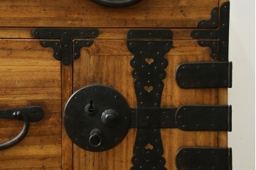 和製アンティーク　時代箪笥　総桐(キリ)材　丸金具の和箪笥ローチェスト　(R-081624)