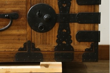 和製アンティーク　時代箪笥　総桐(キリ)材　丸金具の和箪笥ローチェスト　(R-081624)