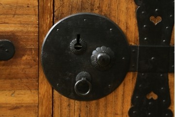 和製アンティーク　時代箪笥　総桐(キリ)材　丸金具の和箪笥ローチェスト　(R-081624)