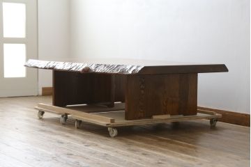 中古　新品未使用品　岩手岩泉・純木家具　タモ材　美しい玉杢と深い色合いが魅力のローテーブル(座卓、センターテーブル、リビングテーブル)(定価約50万円)(R-081628)