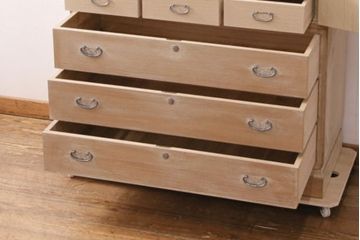 中古　伝統工芸品　気品漂う佇まいが魅力的な加茂総桐箪笥・下段(胴厚、総桐たんす、着物タンス、衣装箪笥、サイドチェスト、引き出し、サイドボード)(R-081632)