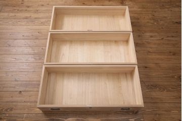 中古　伝統工芸品　気品漂う佇まいが魅力的な加茂総桐箪笥・下段(胴厚、総桐たんす、着物タンス、衣装箪笥、サイドチェスト、引き出し、サイドボード)(R-081632)